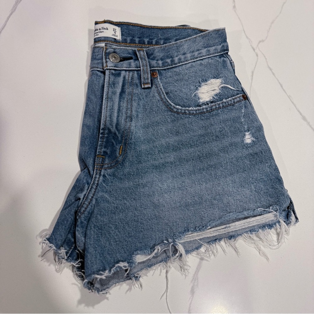 Abercrombie & Fitch • Curve Love Boyfriend Jean Shorts - Picture 3 of 6
